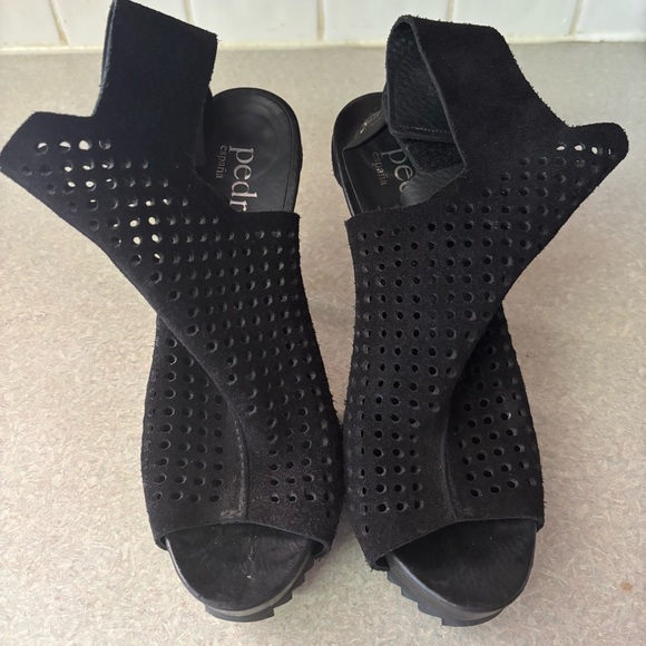 Pedro Garcia Black Suede Preppy Quiet Luxury Goth Whimsigoth Heels 38.5 - Picture 1 of 8